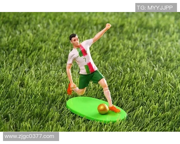 足球球星手办礼盒限量版精美收藏套装 引领球迷时尚潮流