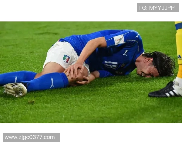 球星在足球场意外受伤的瞬间背后:影响、恢复与职业生涯的挑战 球星在足球场意外受伤的瞬间背后:影响、恢复与职业生涯的挑战