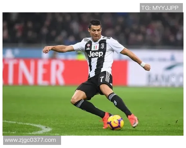 全球最帅足球球星女伴随写真集展现魅力与风采引领时尚潮流 全球最帅足球球星女伴随写真集展现魅力与风采引领时尚潮流